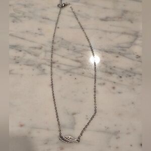 Elegant Silver Necklace with Leaf Pendant